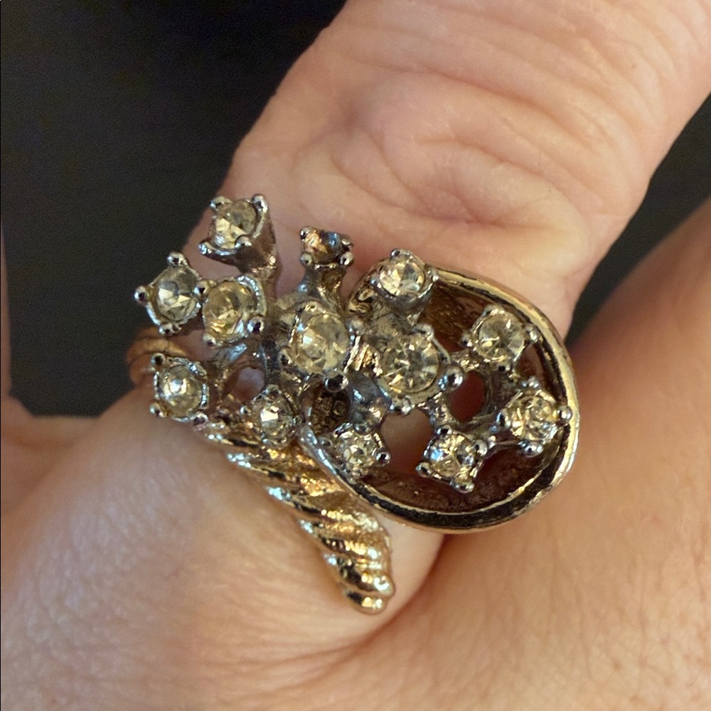 vintage 1960s gold-tone costume cocktail ring